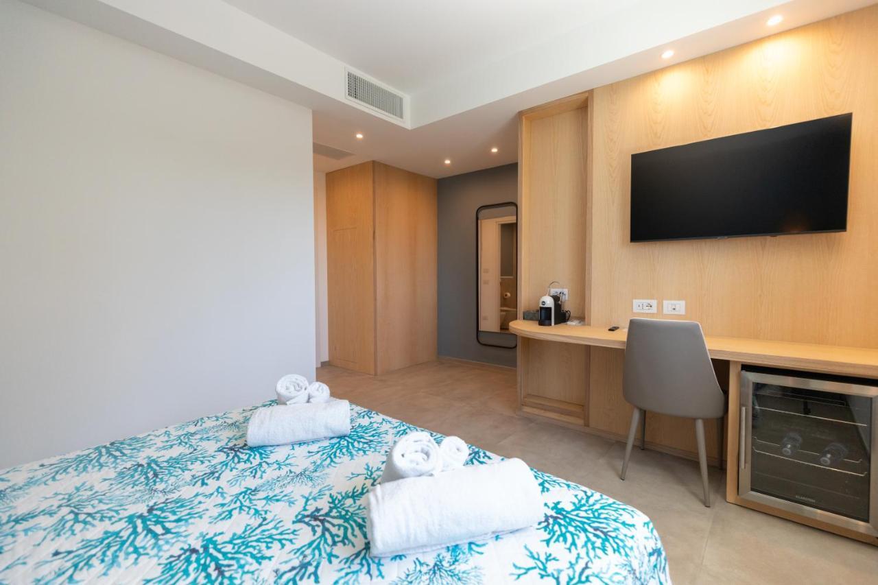 Molo Brin Rooms & Suites Ольбия Экстерьер фото